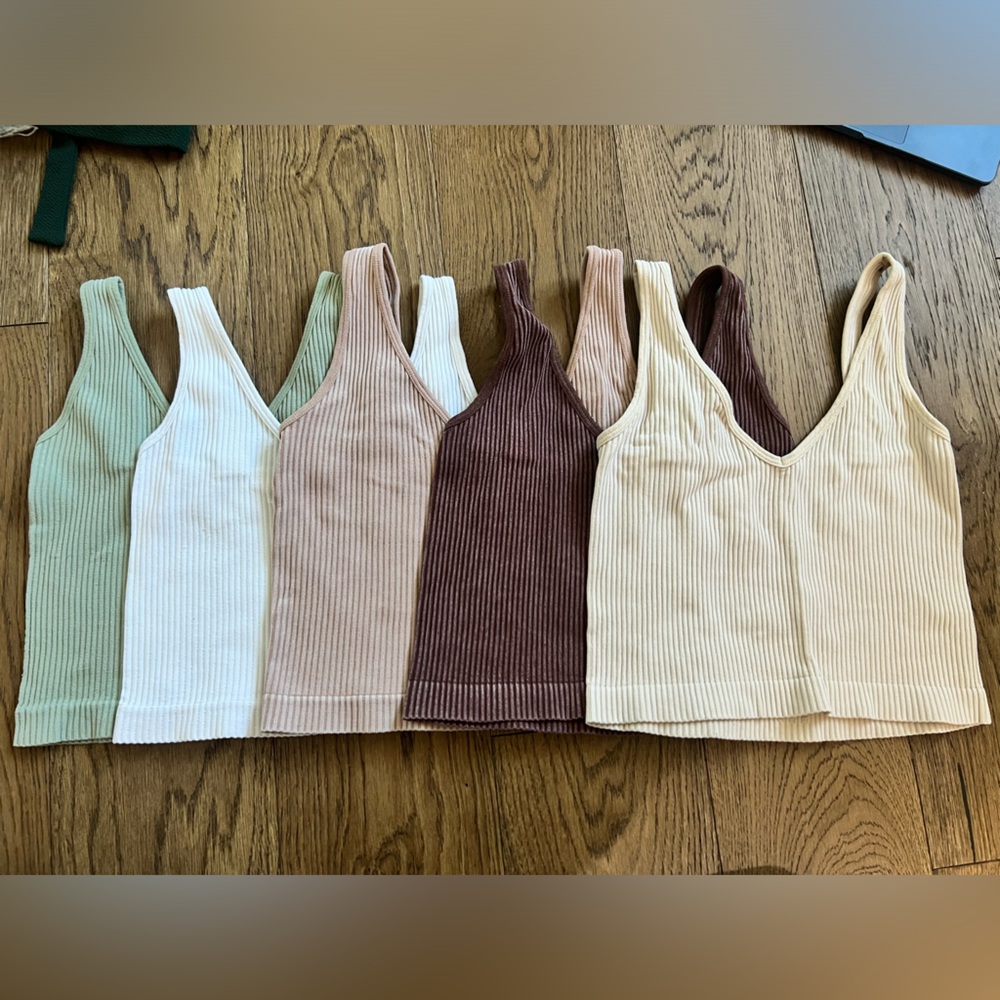 Set of tank tops